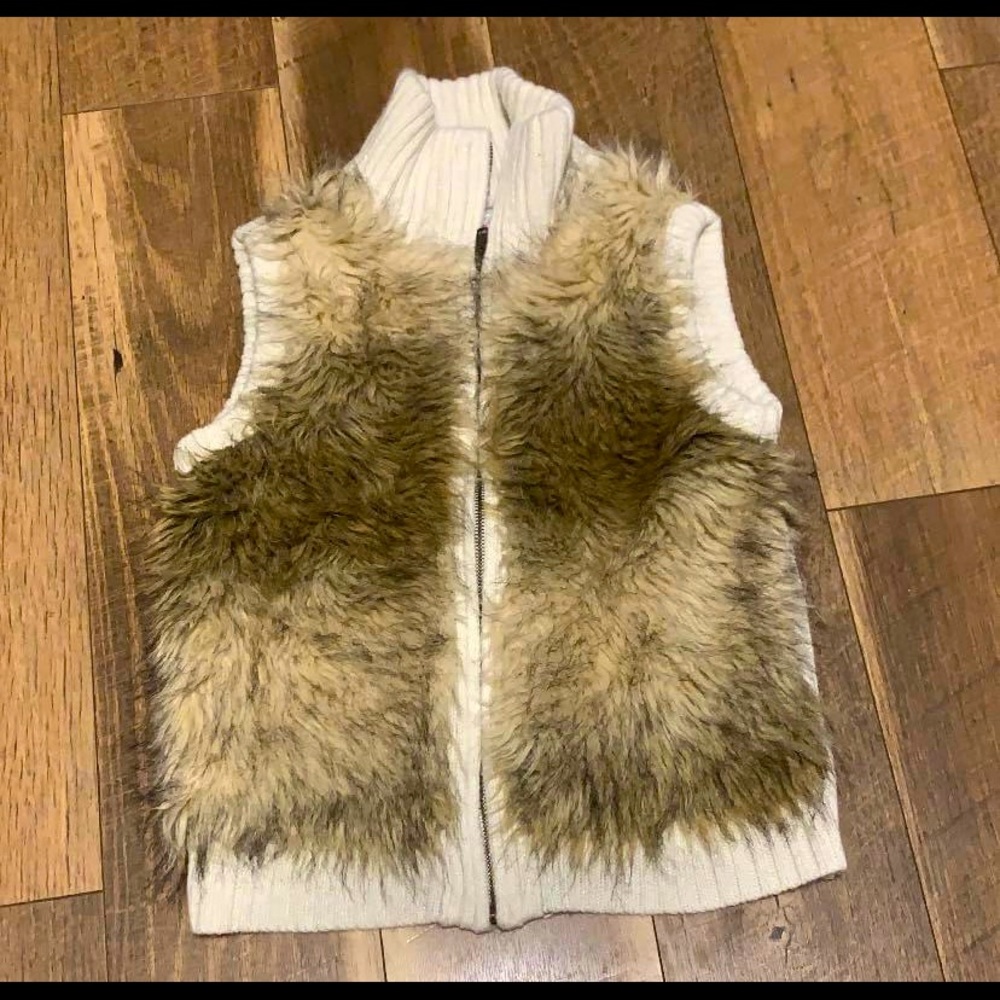 Justice fur vest